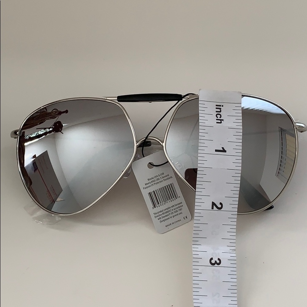 ๐ ๐ SUNGLASSES - Picture 5 of 5